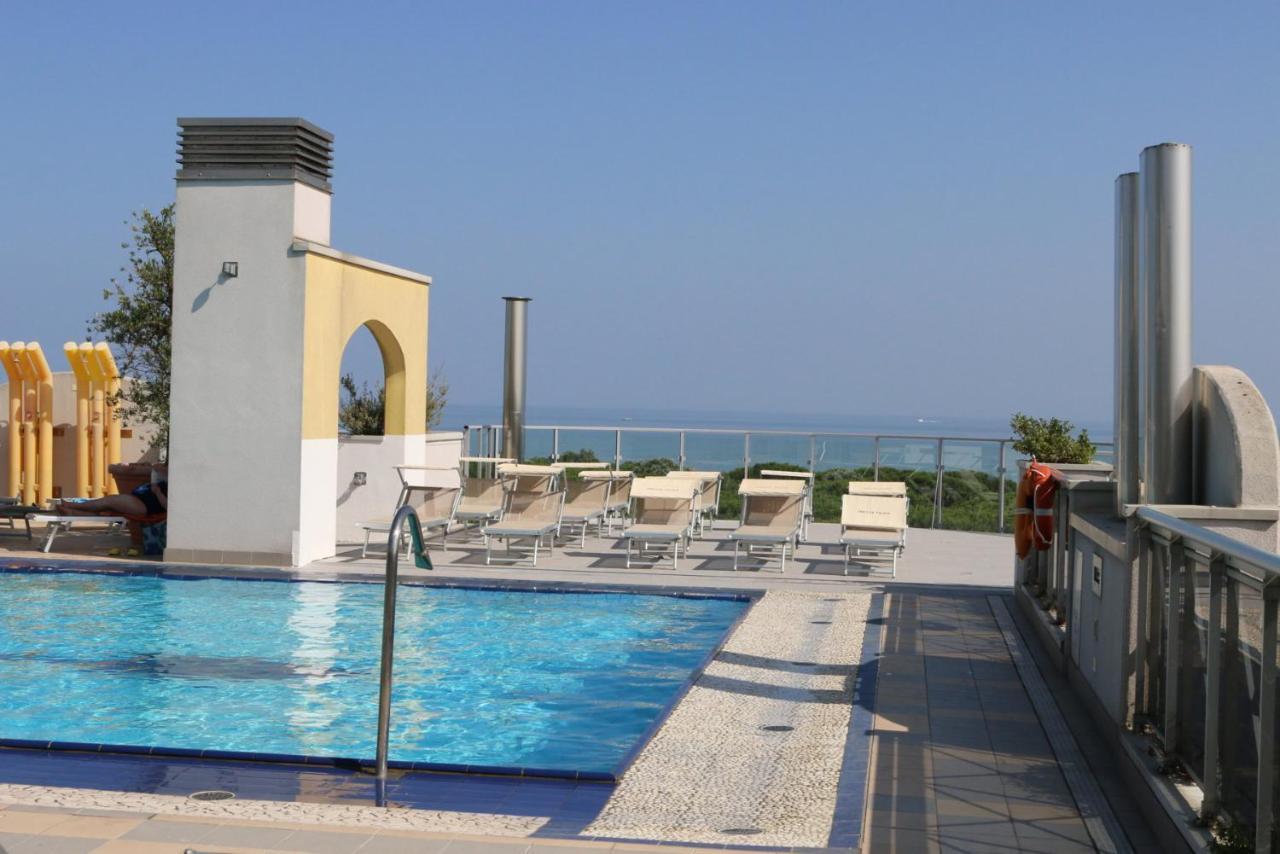 Eraclea Palace Hotel 4 Stelle S Eraclea Mare Bagian luar foto